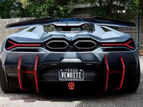 Used 2024 Lamborghini Revuelto AWD/4WD image 21