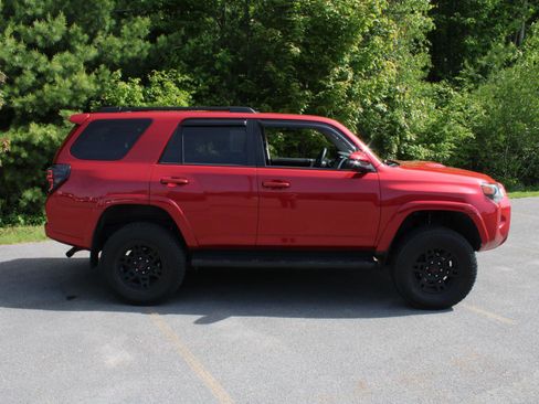 Used 2021 Toyota 4Runner SR5 Premium w/ Moonroof Package AWD/4WD image 4