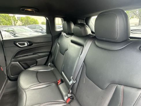 Used 2025 Jeep Compass Trailhawk AWD/4WD image 12
