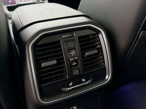 Certified 2026 Porsche Macan AWD/4WD image 26