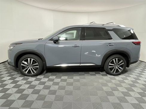 New 2025 Nissan Pathfinder Platinum image 8