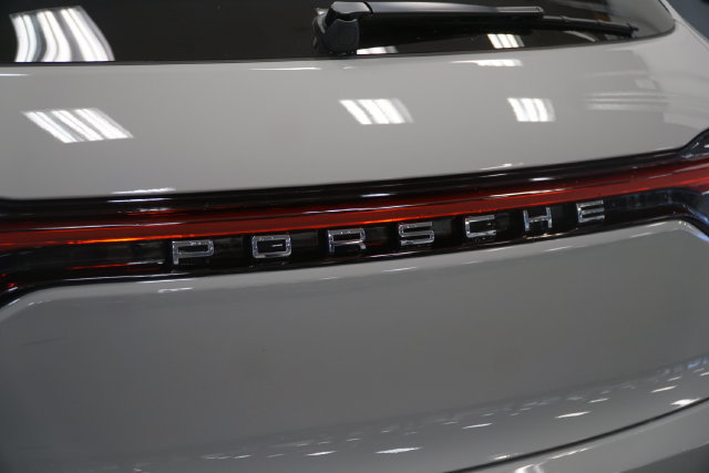 Certified 2026 Porsche Macan AWD/4WD image 8