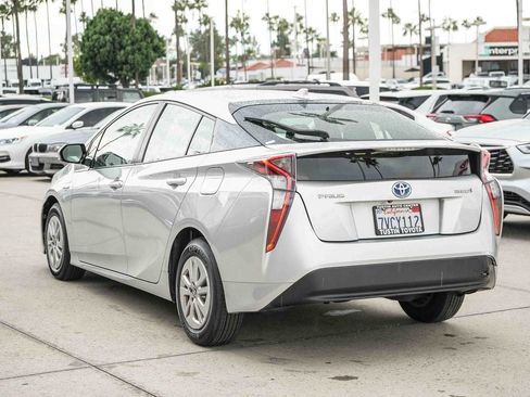 Used 2016 Toyota Prius Two w/ Preferred Accessory Package FWD image 8