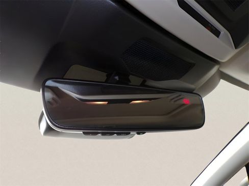 Used 2025 Subaru Crosstrek 2.0i Premium image 17