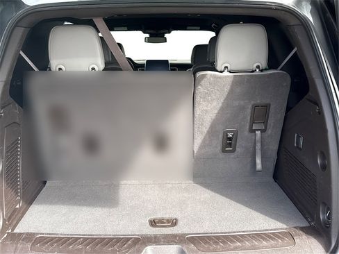 Used 2023 GMC Yukon SLT image 13