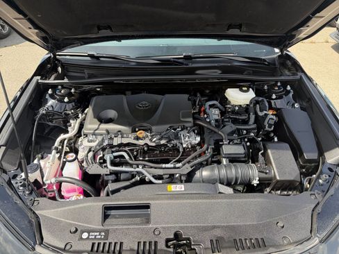 Used 2025 Toyota Camry SE image 32
