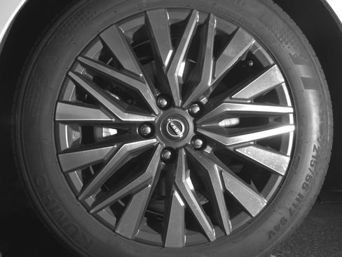 Used 2025 Nissan Altima 2.5 SV FWD image 12
