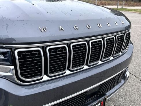 Used 2024 Jeep Wagoneer L Series II w/ Flexible Seating Group AWD/4WD image 32