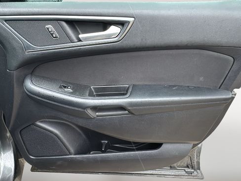 Used 2019 Ford Edge SE FWD image 29