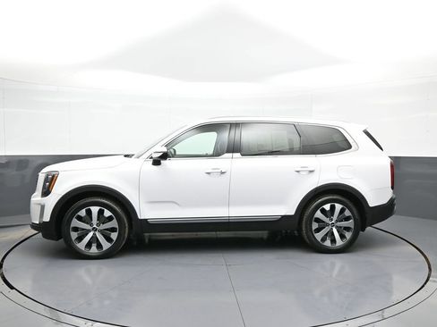 Certified 2022 Kia Telluride EX w/ EX Premium Package AWD/4WD image 9