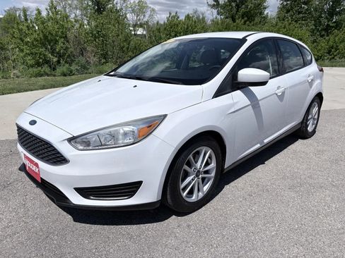 Used 2018 Ford Focus SE FWD image 3