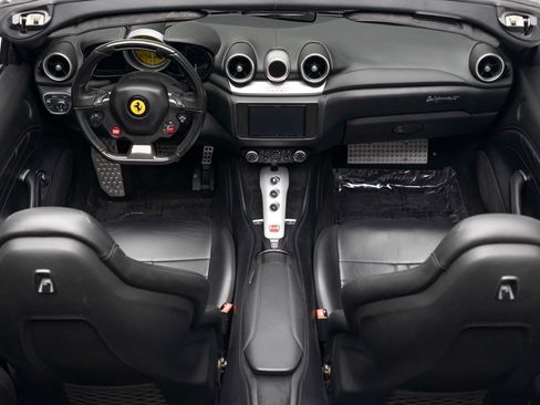 Used 2016 Ferrari California T RWD image 5