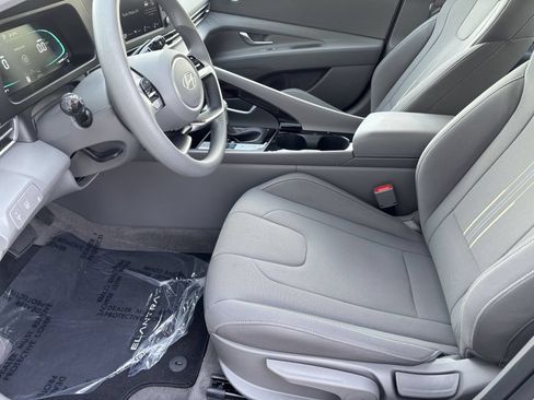 Used 2025 Hyundai Elantra Hybrid FWD image 13
