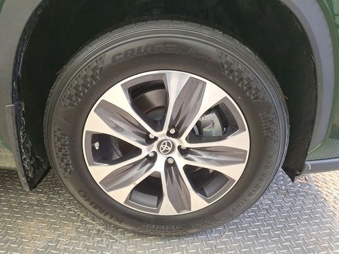 Certified 2023 Toyota Highlander XLE image 27