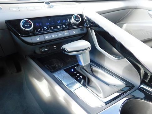 Used 2025 Hyundai Elantra SEL image 27