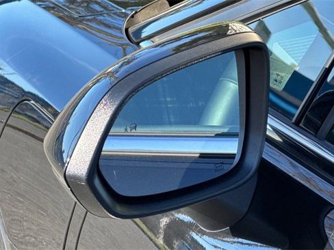 Certified 2024 Chevrolet Equinox EV LT image 50