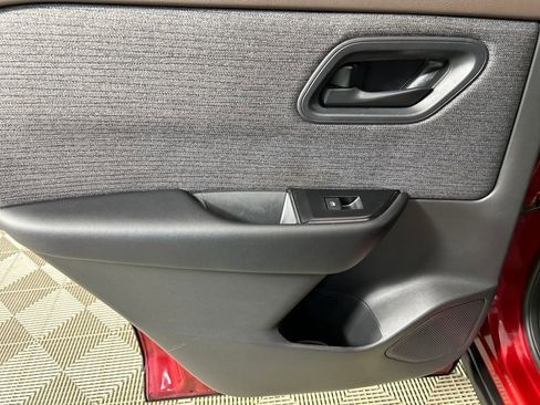 Used 2023 Nissan Rogue S image 16