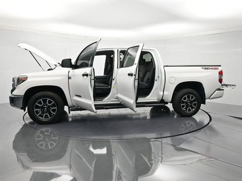 Used 2018 Toyota Tundra SR5 w/ TRD Off Road Package AWD/4WD image 46