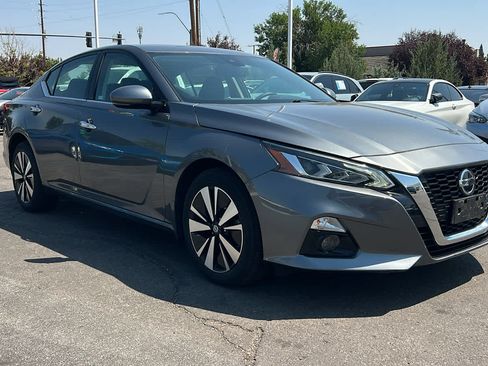 Used 2020 Nissan Altima 2.5 SV AWD/4WD image 3