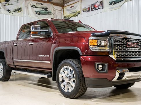 Used 2017 GMC Sierra 2500 Denali AWD/4WD image 1