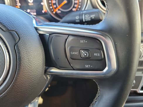 Used 2018 Jeep Wrangler Unlimited Sahara image 28