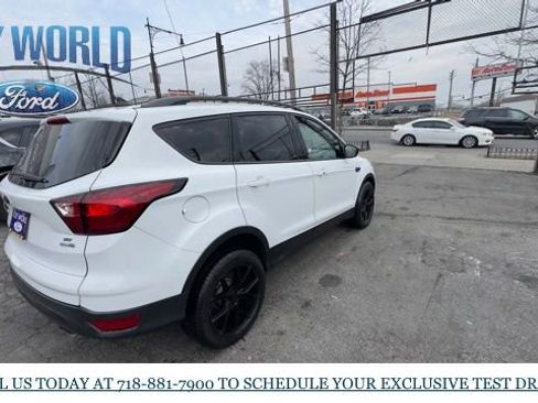 Certified 2019 Ford Escape SE image 5