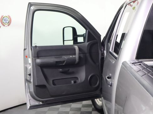 Used 2007 Chevrolet Silverado 2500 LT AWD/4WD image 23