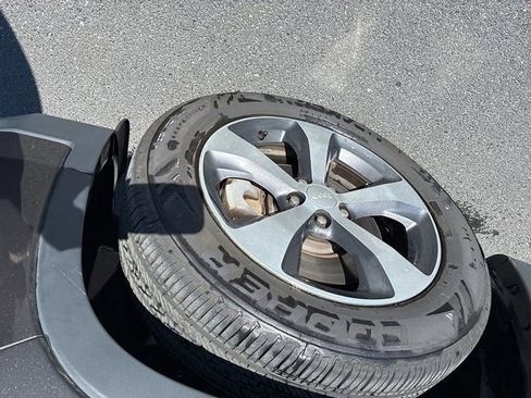 Used 2019 Jeep Cherokee Limited image 21