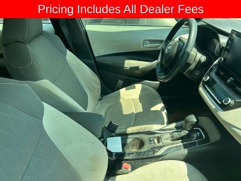 Used 2020 Toyota Corolla LE FWD image 3