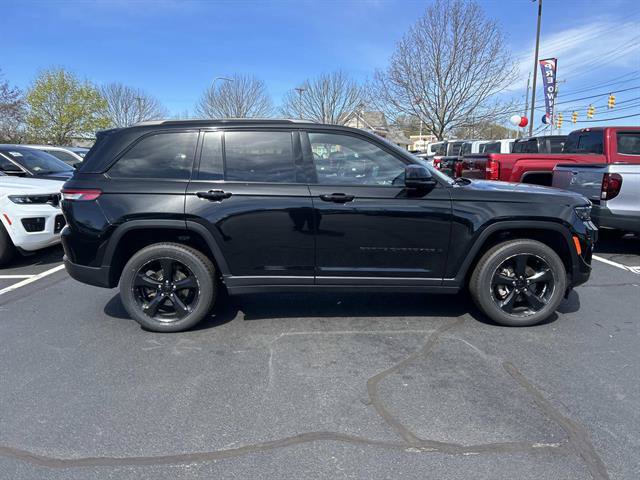 Certified 2023 Jeep Grand Cherokee Altitude AWD/4WD image 3