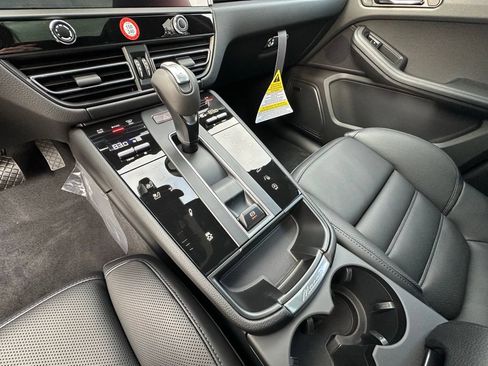 Used 2026 Porsche Macan AWD/4WD image 30