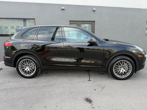 Used 2016 Porsche Cayenne S image 10