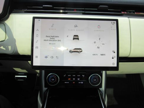 Used 2023 Land Rover Range Rover SE AWD/4WD image 22