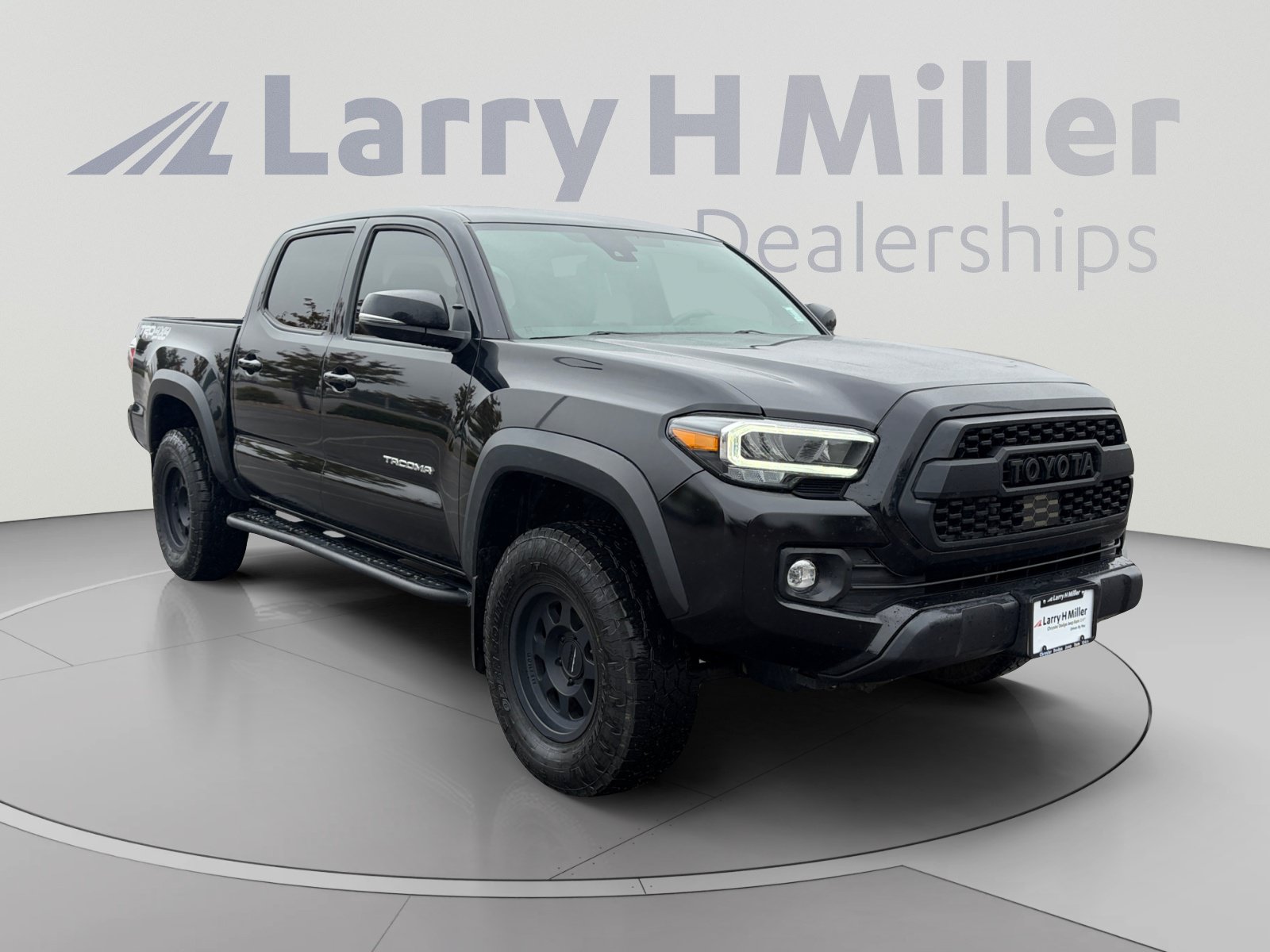 Used 2022 Toyota Tacoma TRD Off-Road w/ Technology Package AWD/4WD image 8