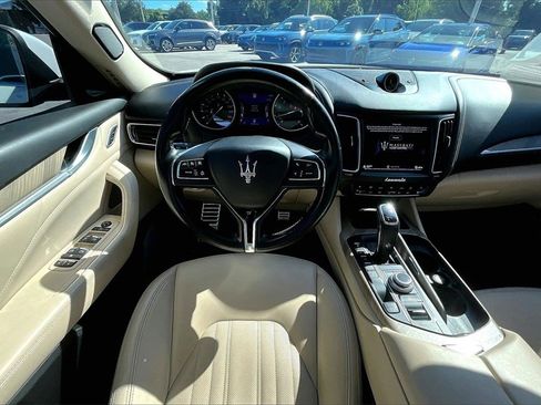 Used 2020 Maserati Levante GranLusso image 19