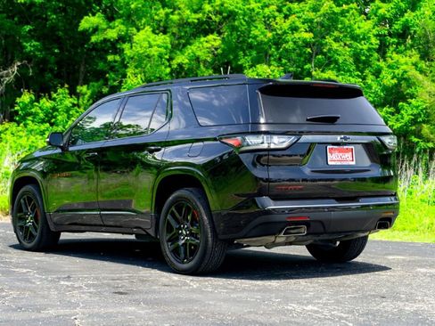 Used 2021 Chevrolet Traverse Premier w/ Redline Edition FWD image 8