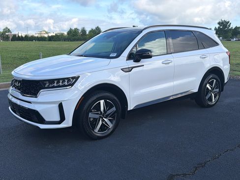 Used 2022 Kia Sorento EX w/ Panoramic Sunroof Package FWD image 5