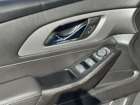 Used 2023 Chevrolet Traverse LT image 29