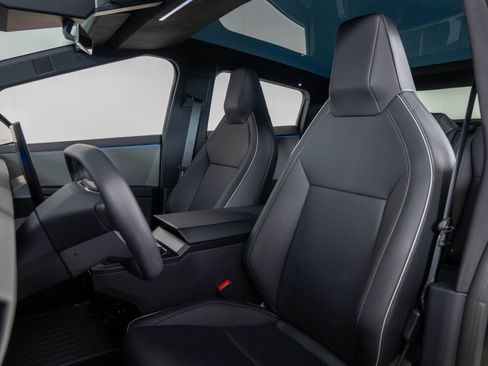 Used 2024 Tesla Cybertruck AWD Crew Cab image 16