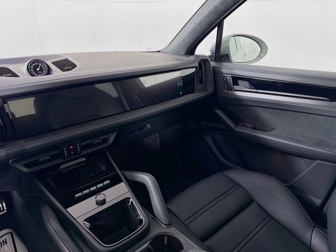 Certified 2026 Porsche Cayenne GTS image 18
