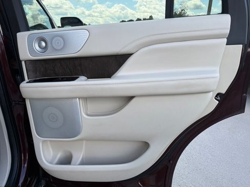 Used 2019 Lincoln Navigator Reserve AWD/4WD image 33