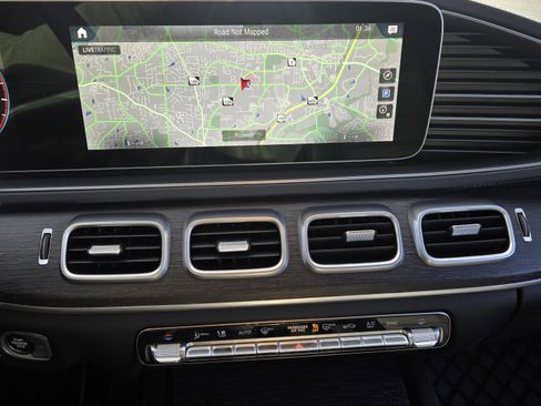 Used 2022 Mercedes-Benz GLS 450 4MATIC image 17