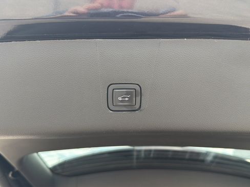 Used 2023 Chevrolet Traverse RS w/ LPO, Floor Liner Package AWD/4WD image 20
