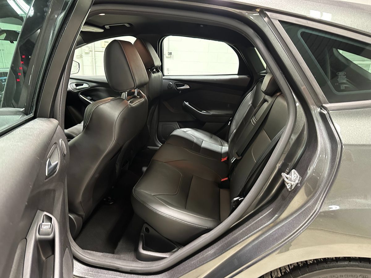 Used 2015 Ford Focus ST w/ Equipment Group 402A FWD image 21