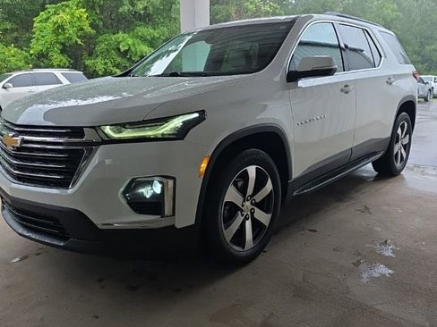 Used 2022 Chevrolet Traverse LT w/ LT Premium Package FWD image 5