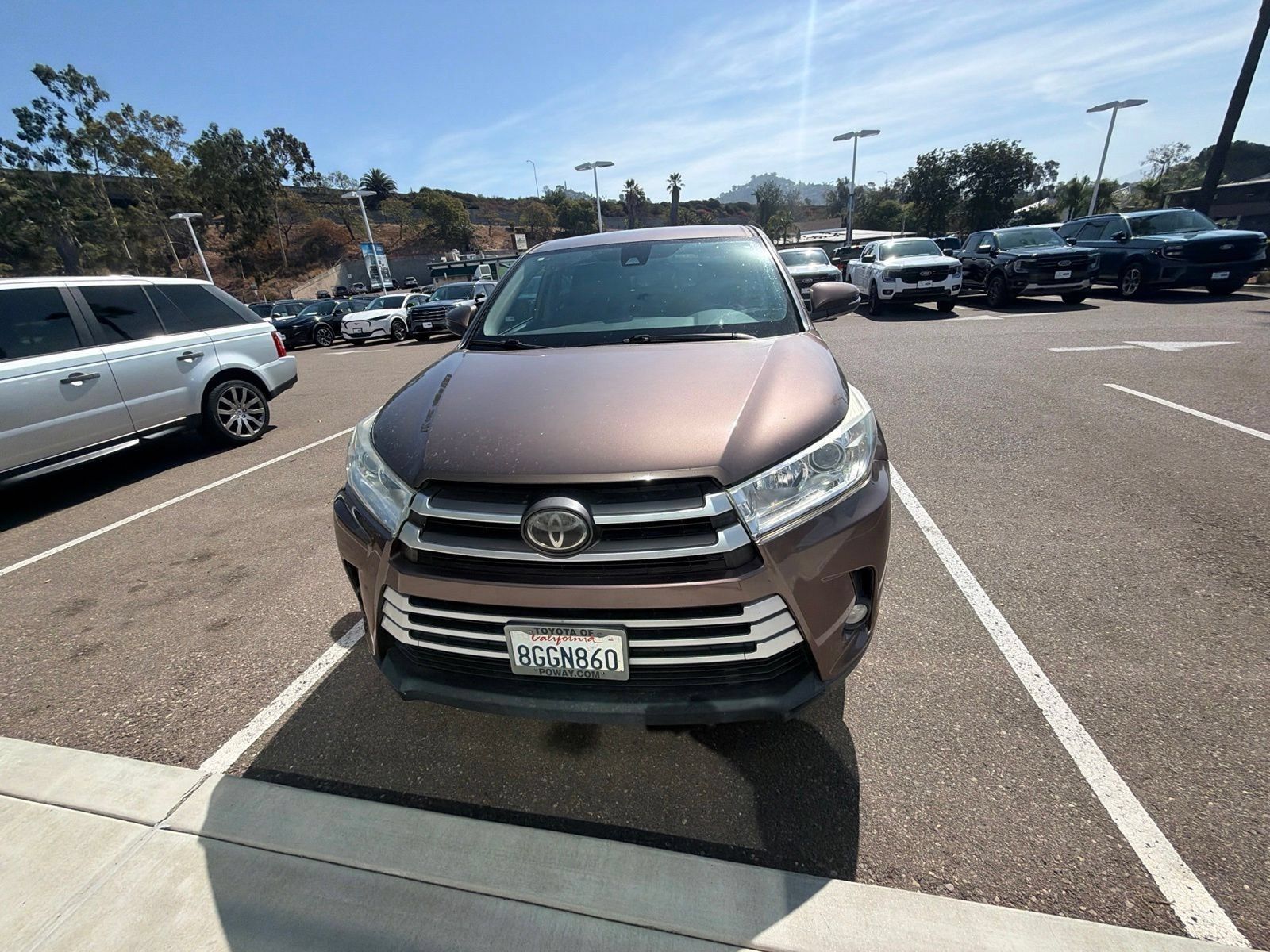 Used 2018 Toyota Highlander Plus w/ Carpet Mat Package (TMS) FWD image 3