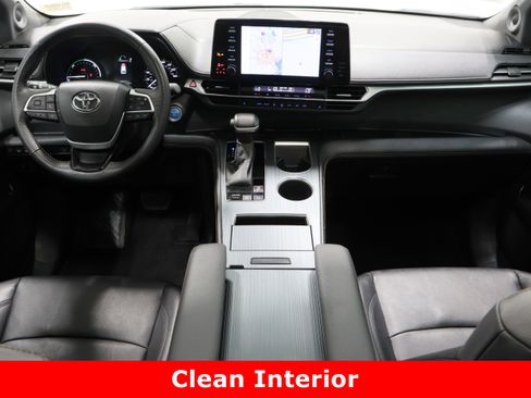 Used 2024 Toyota Sienna XLE Woodland Edition image 33