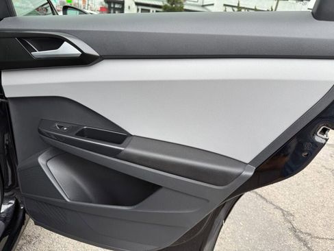 Used 2023 Volkswagen Taos SE w/ Panoramic Sunroof Package image 25