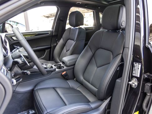 New 2026 Porsche Macan AWD/4WD image 5