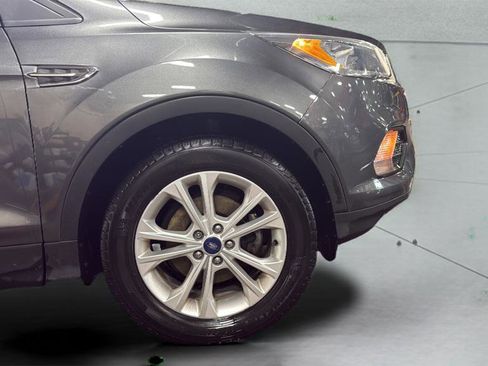 Used 2018 Ford Escape SE image 16